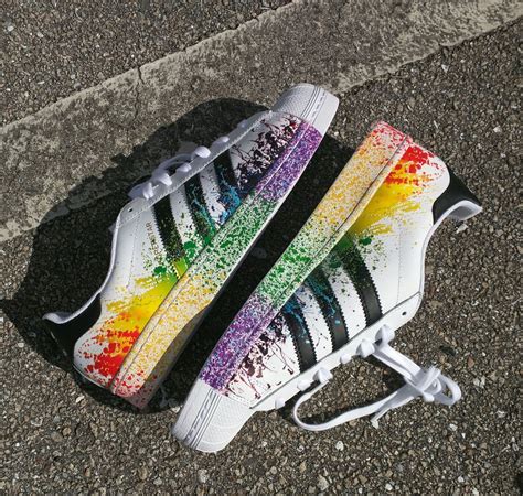 adidas originals superstar paint.